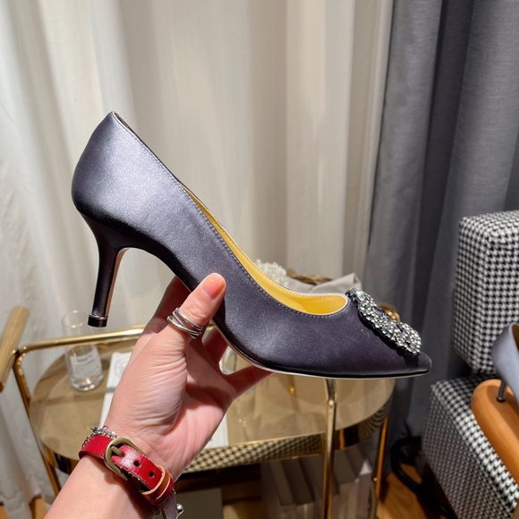 MANOLO BLAHNIK  HANGISI heels - Picture 8 of 9